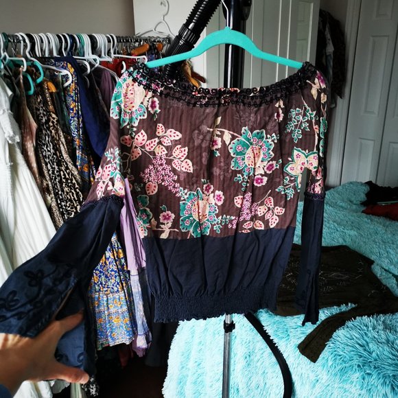 Bell Sleeve Floral Top - Picture 2 of 3